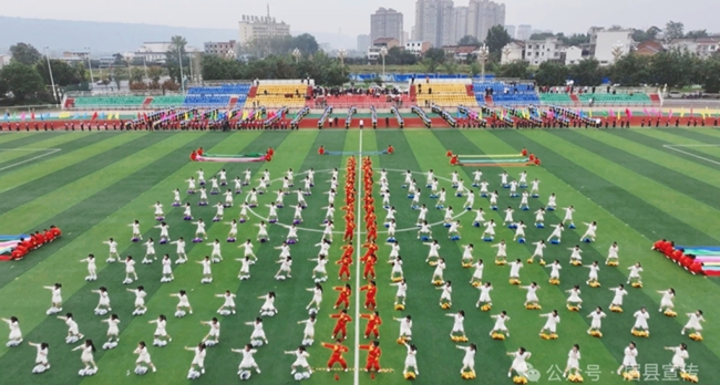 检阅体育成果，展示青春风貌，眉县中学生球类运动会开幕