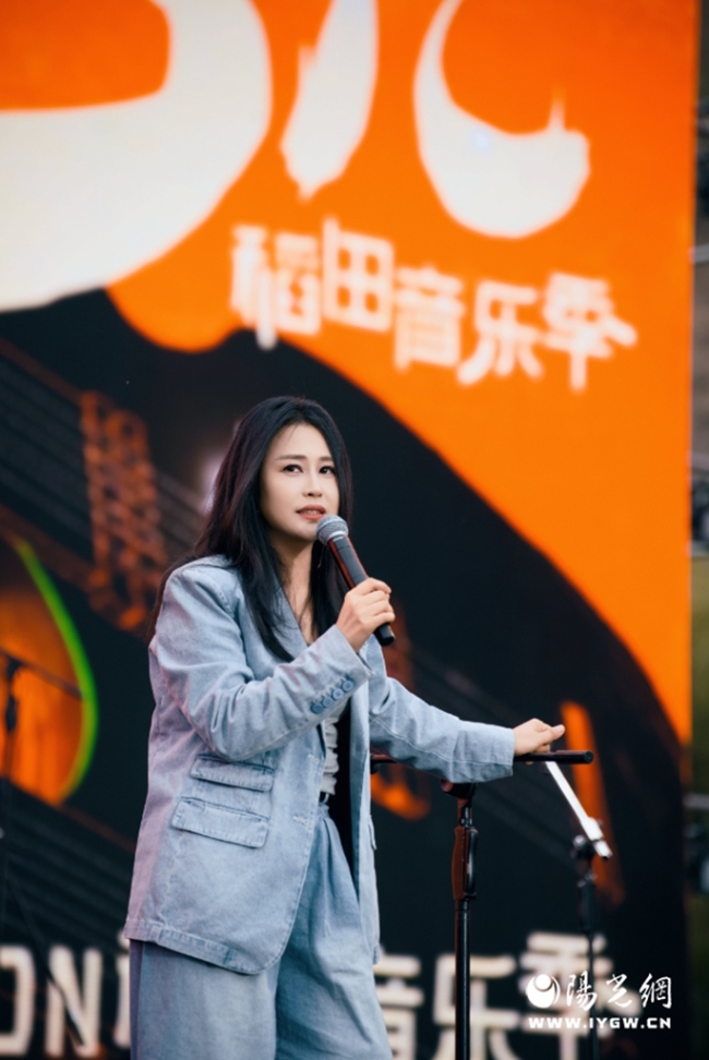 稻浪伴乐声 好物助振兴 榆阳区青云镇尤家湾兰若坊•柿子树下稻田音乐季燃动陕北深秋