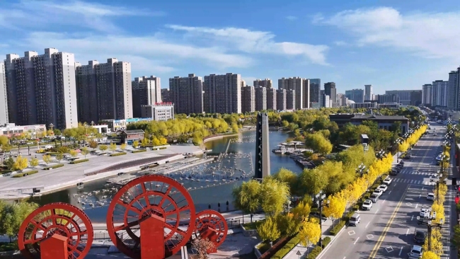 陕西神木滨河新区秋色如画 邂逅诗意生态美景