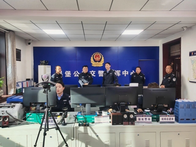 榆林市吴堡县公安局政委张帆走访调研各部门工作