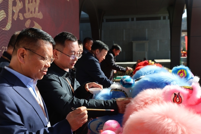 做公益、传文化、惠民生——秦东魁受邀参加岐伯温泉康养高质量发展论坛