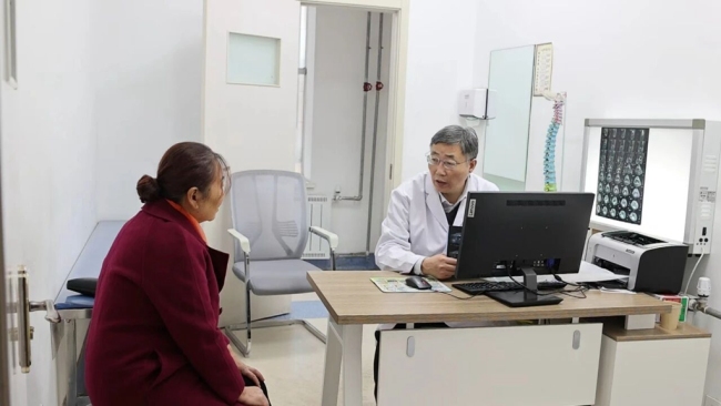 陕西府谷“双暖”工程: 托育省心解民忧 就医安心惠民生