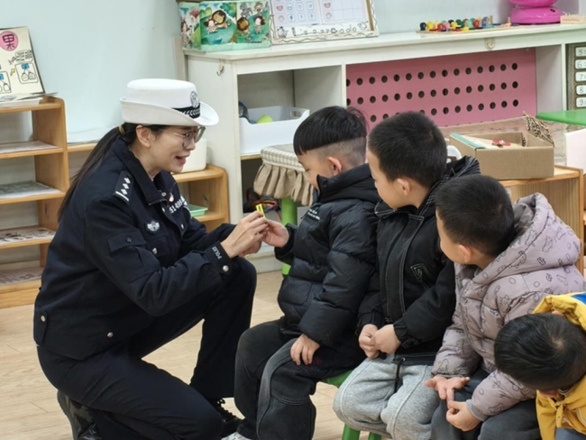 变“听讲”为“体验” 西安经开区让交通安全知识“活”起来