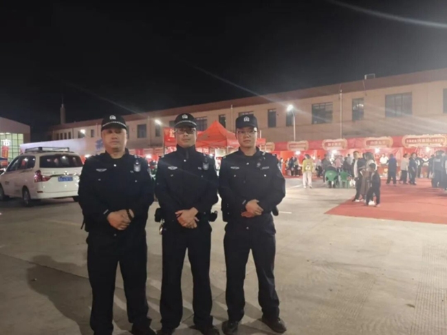 府谷公安:“防、打、暖”三重密码筑牢平安基石