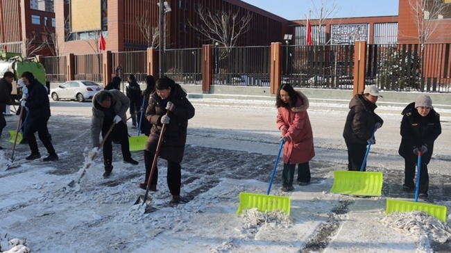 陕西神木：闻“雪”而动 向“雪”而行 全城合力筑牢出行安全防线