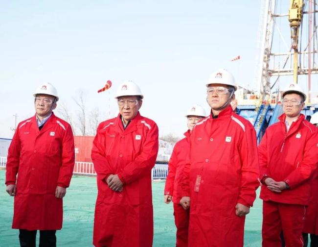 陕西延长气田公司党委书记、执行董事郭广文深入生产一线调研