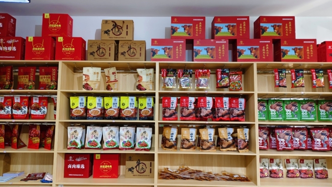陕西绥德：牛产业链式发展“犇”向“牛日子”