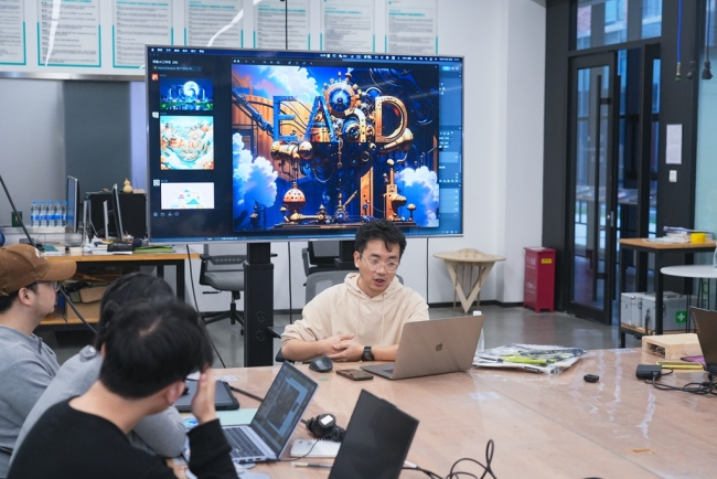 2024年11月，欧亚艾德艺术设计学院与阿里国际数字商业集团开展AI实战应用工作坊，探索AI在设计教育中的可能性。