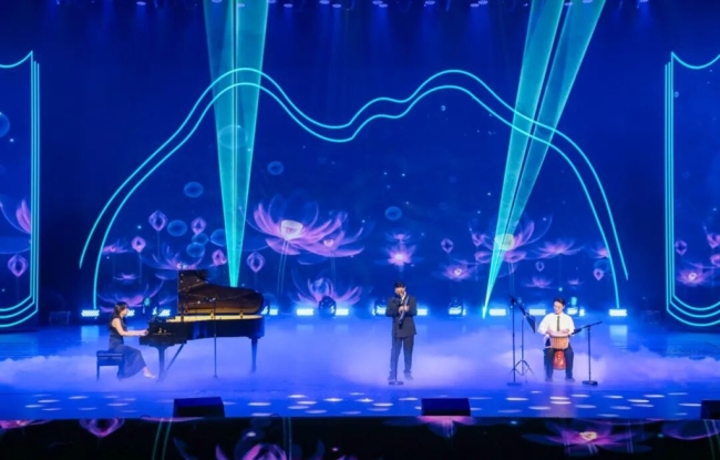 器乐合奏《湖光月色伴暗香》