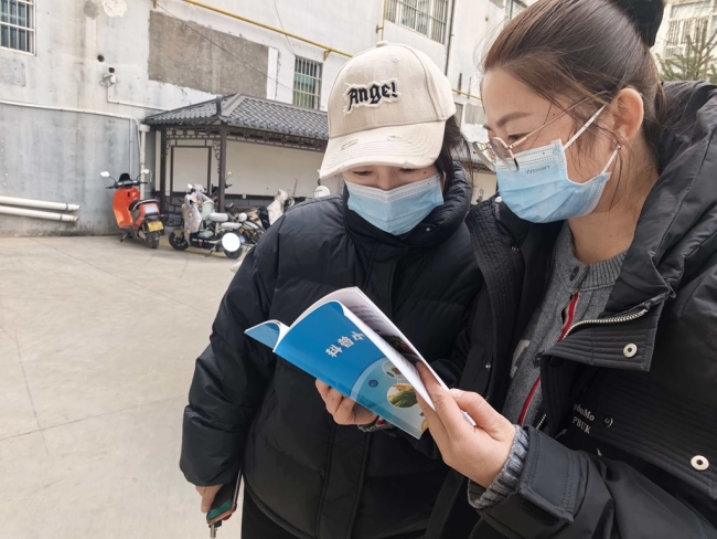 陕西靖边龙山路社区网格员小胡：网格深耕安全线 贴心守护暖民心