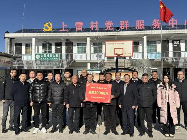 西安市碑林区：爱心企业捐赠路灯 点亮乡村平安路