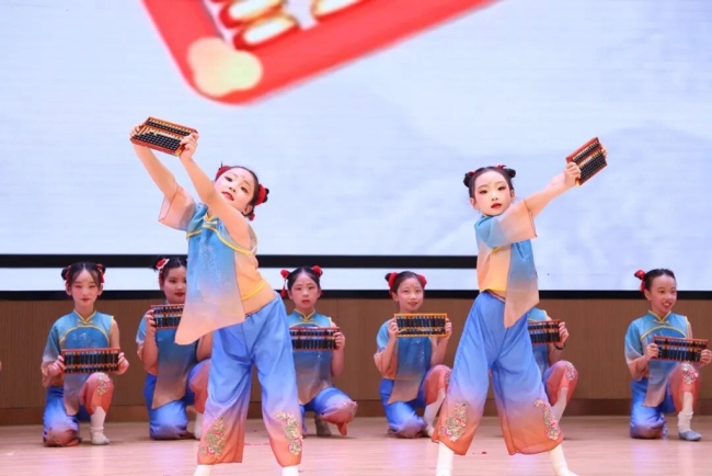 家校携手育未来 西安高新一中陆港小学举办家长会暨家校联谊活动