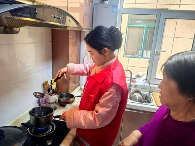 陕西神木市鸳鸯塔社区开展“腊八福米送到家 社区关怀暖万家”主题活动