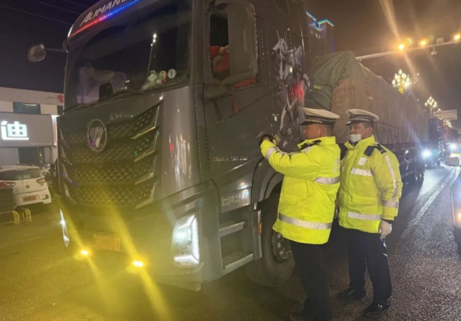 陕西府谷县公安局交管大队:整治G338城区段 守护平安畅通路