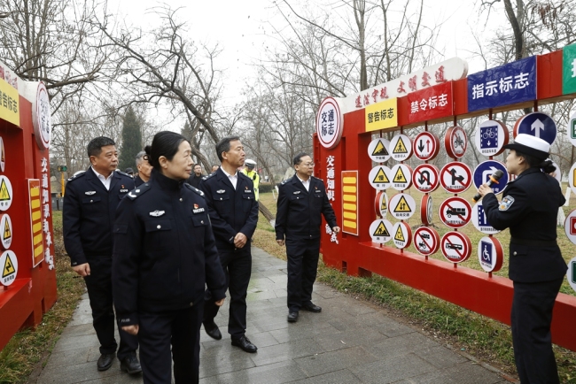 陕西眉县交警:“千村宣教”筑牢美丽乡村平安路