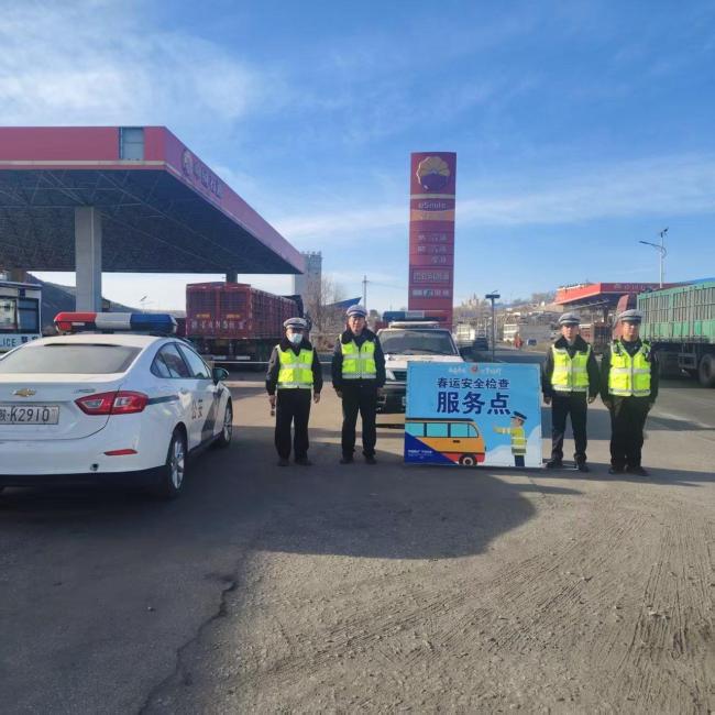 府谷公安交警孤山中队：春运守护不打烊 平安回家有保障