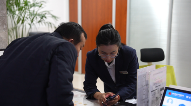 陕西神木：收假收心干劲足 政务服务暖民心