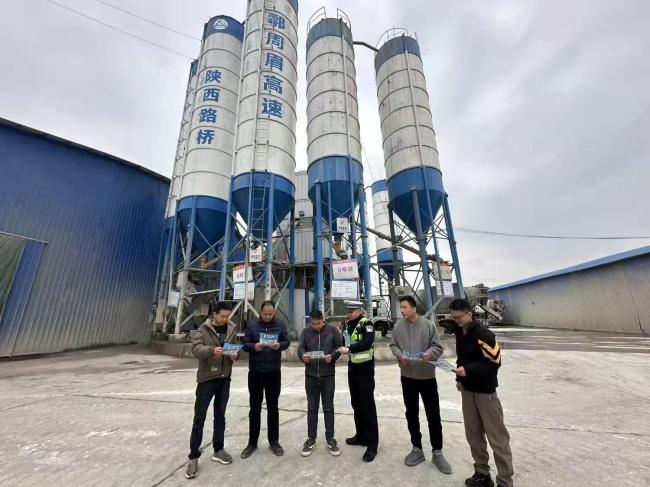 眉县交警开展“开工第一课” 筑牢复工复产交通安全防线