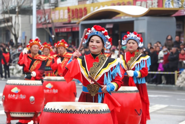 骐骥献瑞贺新春 和美宜君吉祥年 宜君县举办2026年元宵节社火展演活动
