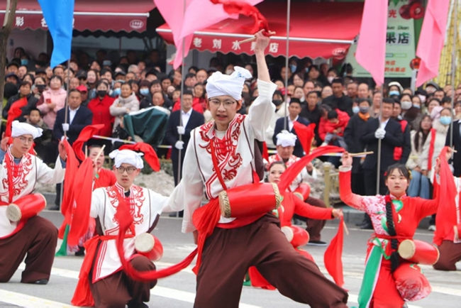 骐骥献瑞贺新春 和美宜君吉祥年 宜君县举办2026年元宵节社火展演活动