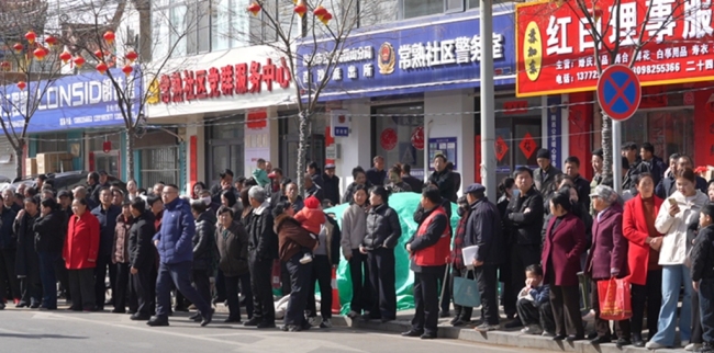 榆林市横山区响水镇李家楼村、响水镇便民服务中心张存有地村腰鼓队亮相城区秧歌汇演