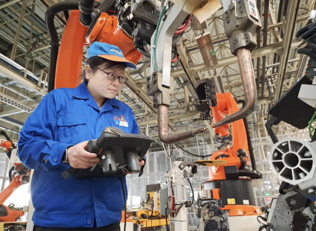 智造经开 巾帼担当 陕汽工匠荣获全国三八红旗手