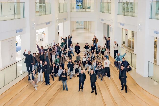 新东方教育科技集团副总裁姚振华一行到访西安欧亚学院