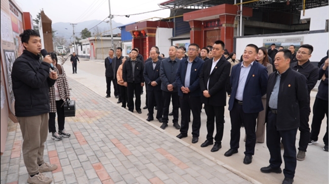 眉县首善街道组织全体党员赴霸王河渡槽教育基地开展主题党日活动