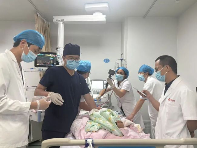 车轮下的生命奇迹：5岁男童遭碾压重伤 医护200余天接力守护重获新生