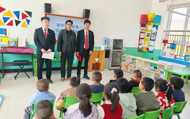 子洲法院开展“法治进校园”幼儿园安全宣讲活动
