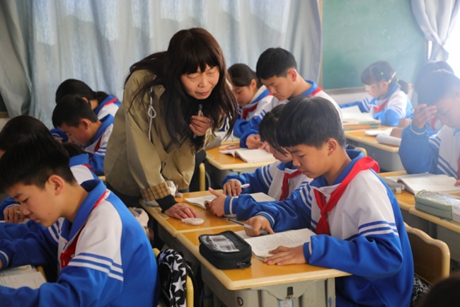 三尺讲台守初心 四季耕耘育桃李——专访宜君县第一中学教师杨培珍