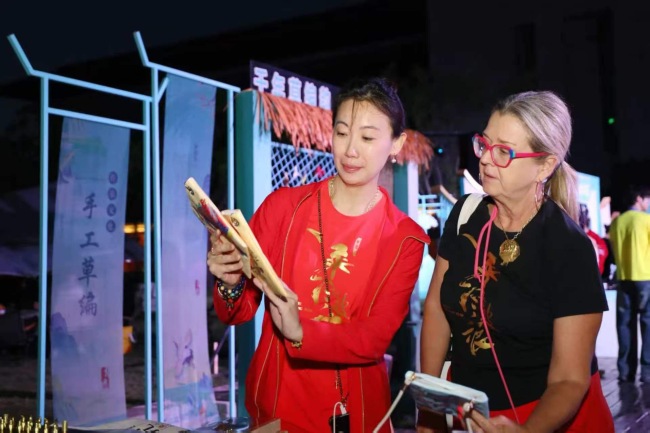 非遗展示让选手沉浸式感受中国传统文化魅力 花游世界杯刻上“陕西烙印”