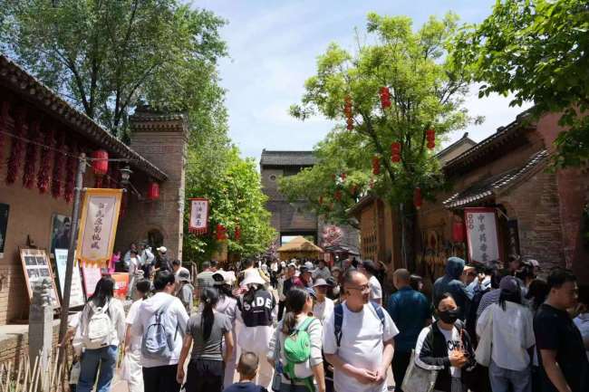 激活文旅融合新活力 白鹿原影视城交出假日文旅市场亮眼答卷