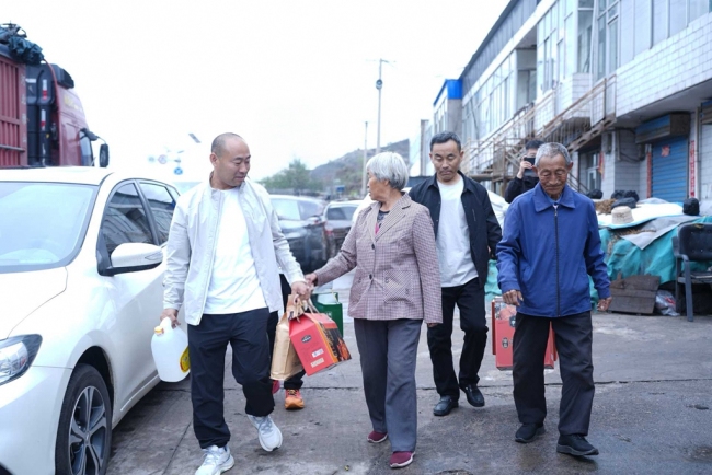 迟到42年的团圆！第一书记助力圆梦 千里游子归乡认亲