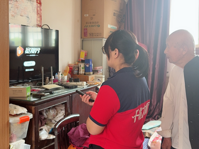 便民服务进社区 联通暖心解民忧