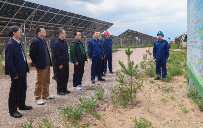 陕西省决咨委调研组到北元集团调研300兆瓦光伏发电项目
