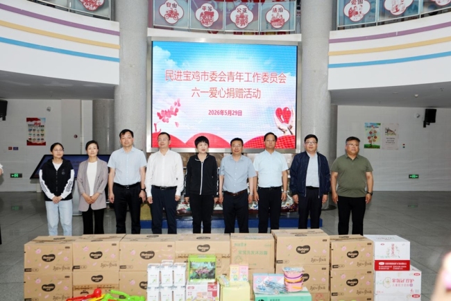 秦东魁一行调研慰问宝鸡市儿童福利院