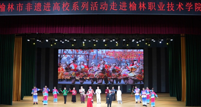 赏民俗品美食看展演 非遗盛宴嗨翻校园