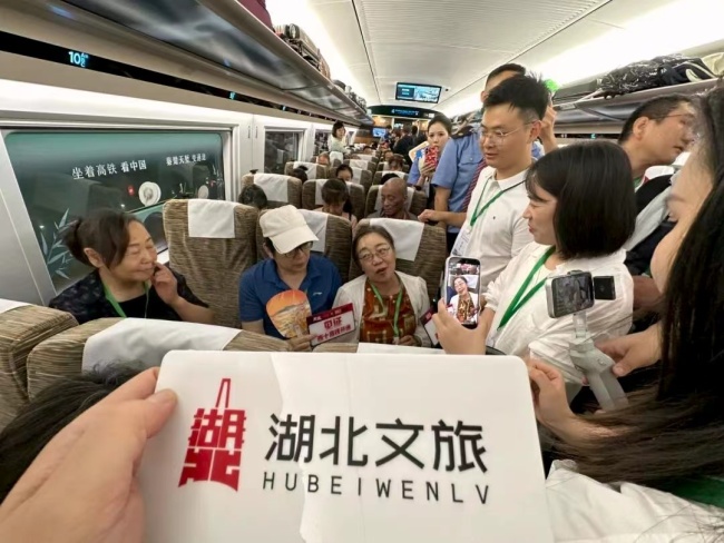 今天，500余名西十高铁首发团游客抵达湖北 “知音惠游”权益包同步上线 ，169元畅游170多家景区