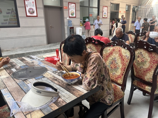 党建引领暖夕阳 助餐服务守初心——保安堡村保福乐爱心食堂正式运营