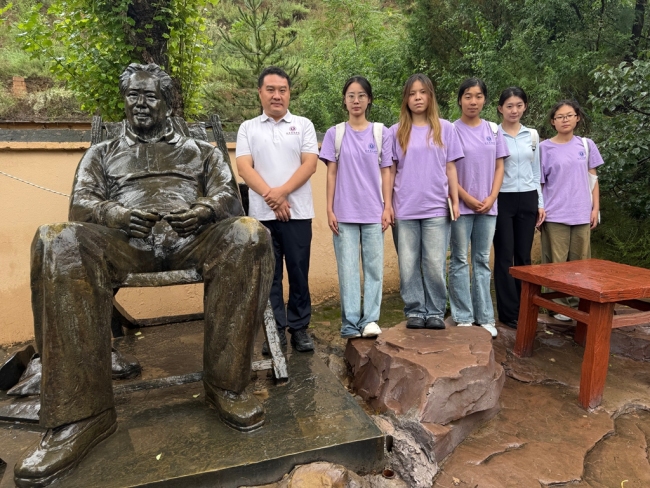 西安戏剧学院非遗学子赴小河会议旧址开展红色研学活动