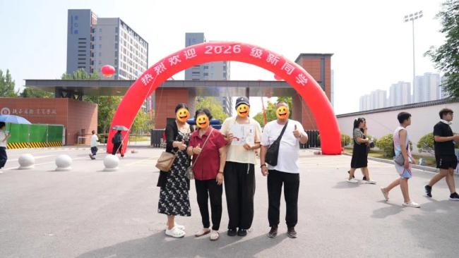 爱心续航 筑梦启航 滴滴西安积极参与西安市出租汽车行业“爱心送学”公益活动