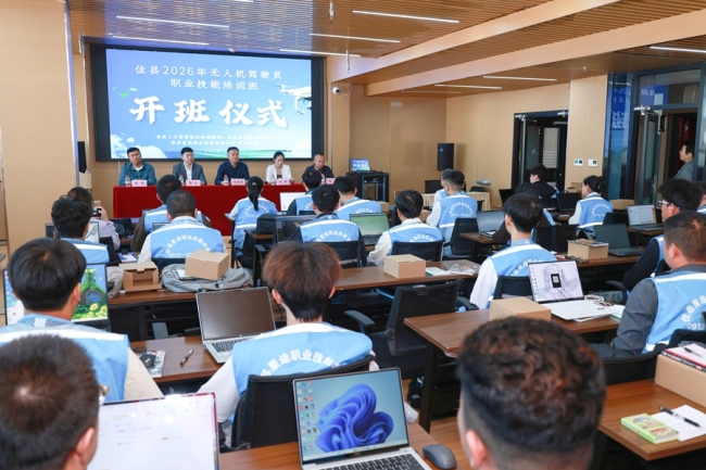 佳县举办无人机驾驶员职业技能培训班