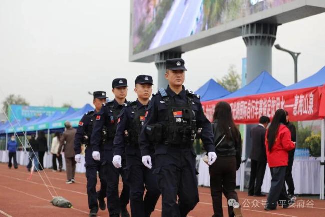 府谷公安圆满完成沿黄自行车赛安保任务