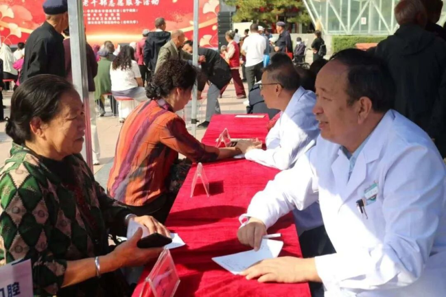 银晖送暖·情暖桑榆 陕西神木市卫生健康局开展三下乡志愿服务活动