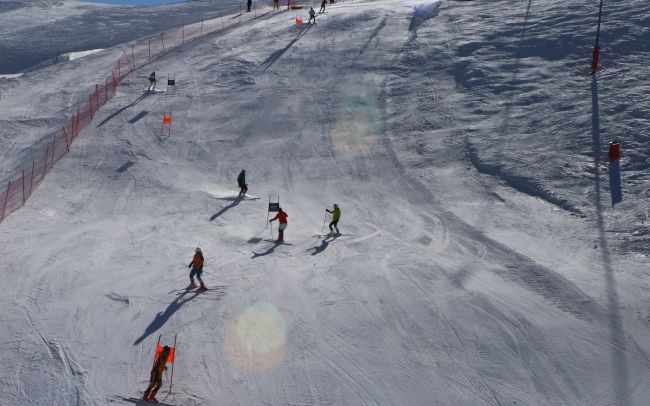 中国高山滑雪队女队完成奥运积分赛事