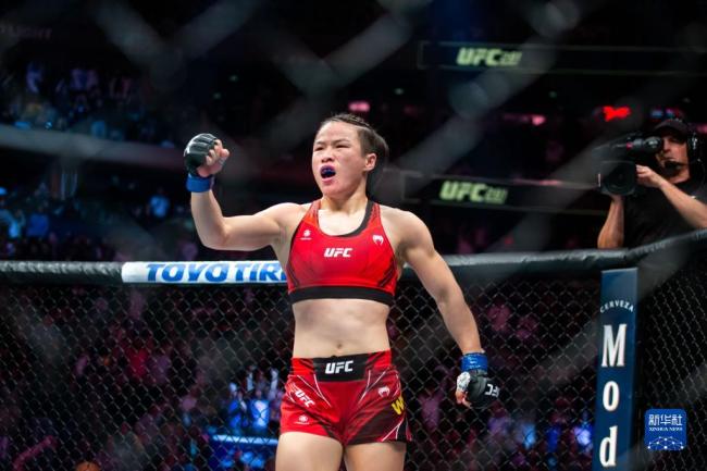 UFC281：张伟丽重夺金腰带