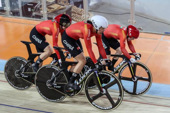 中国队获场地自行车国家杯女子团体竞速赛金牌