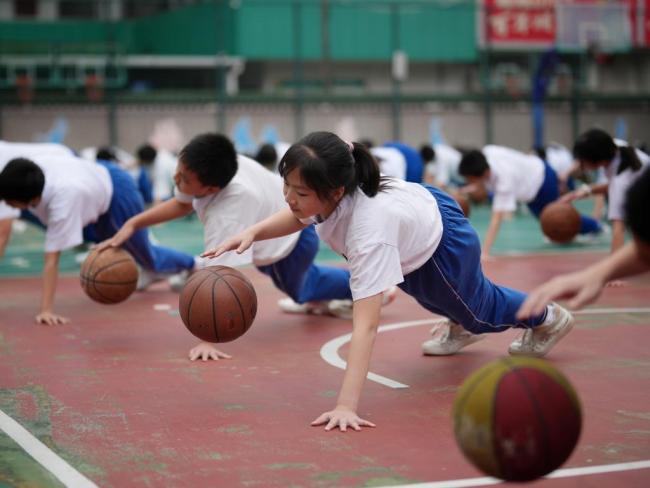 一所校园篮球特色学校的“心跳”