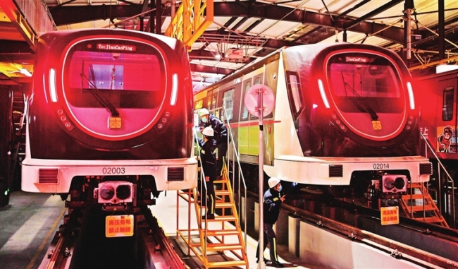 太原对地铁运营“空窗期”列车进行检修，确保列车运行安全